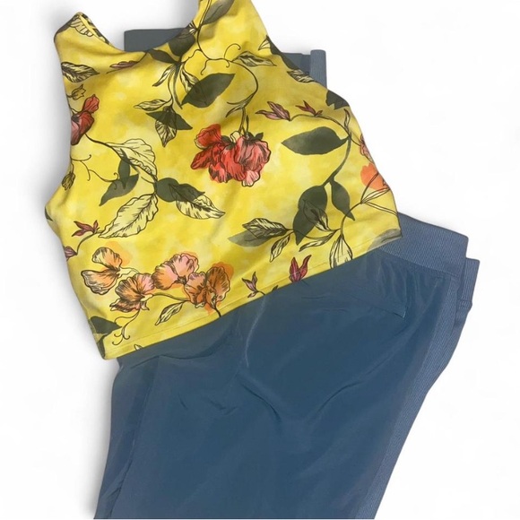 Athleta Tops - Athleta Conscious Floral Leaf print Bra Top Crop Top M